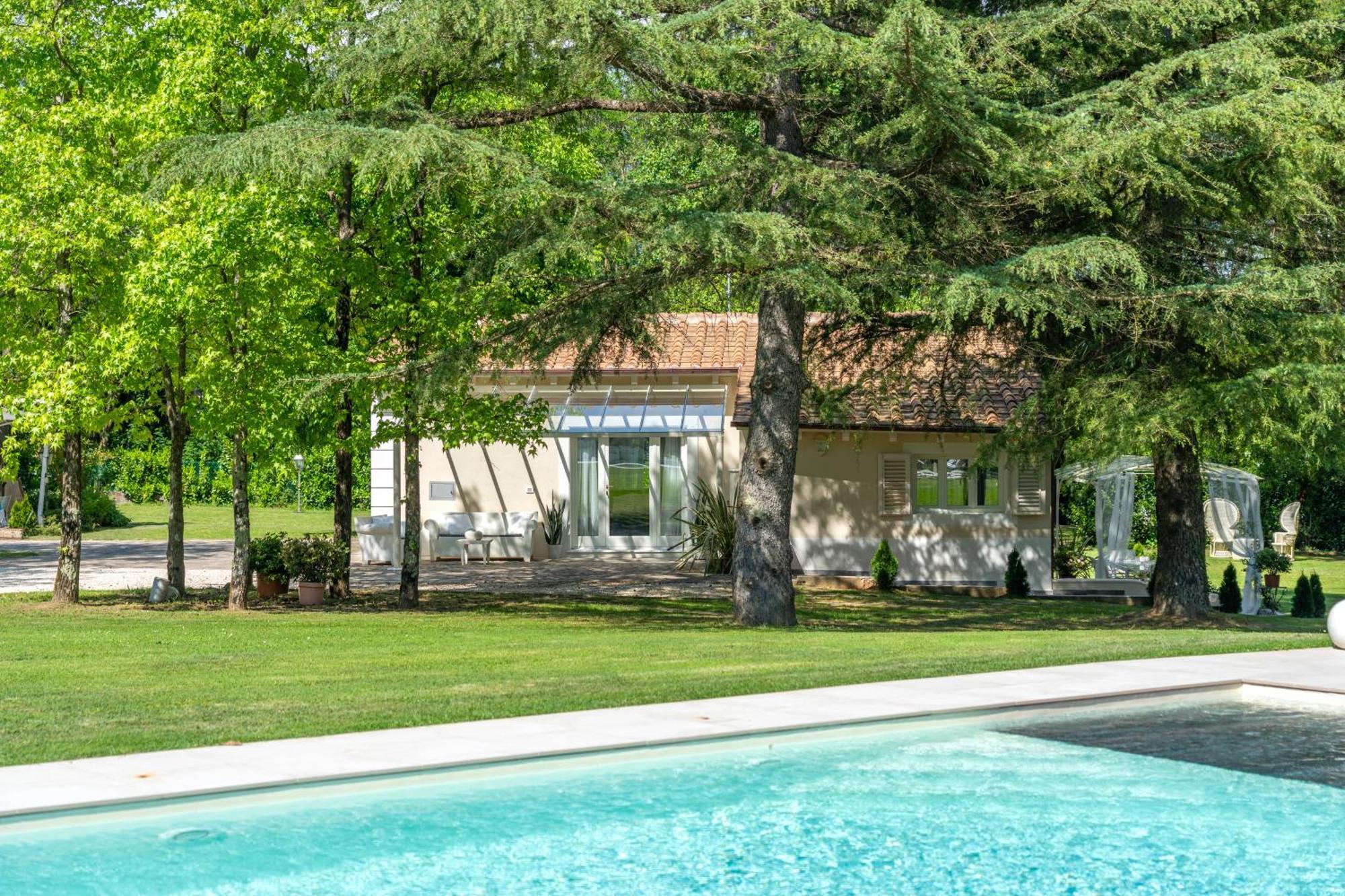 Villa Vittoria - Lusso Con Piscina, Tennis, Jacuzzi E Palestra Lucca Exterior photo